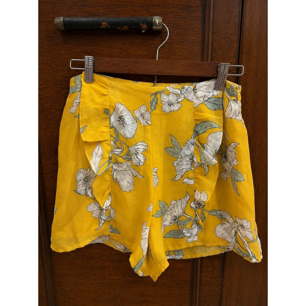 Chriselle x J.O.A. Yellow Floral Ruffle Shorts Women's Size Small EUC